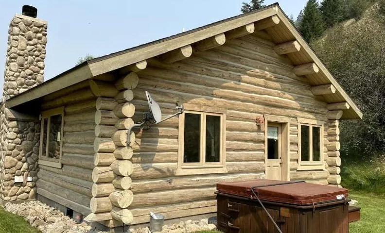 Rocky Mountains Getaway: Gorgeous Log Cabin in Darby, Montana