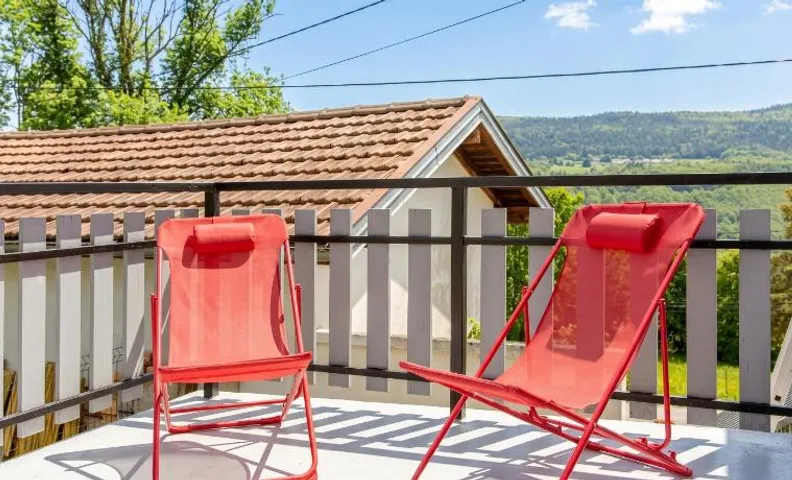 Maison conviviale avec cheminée à Hauts-de-Bienne