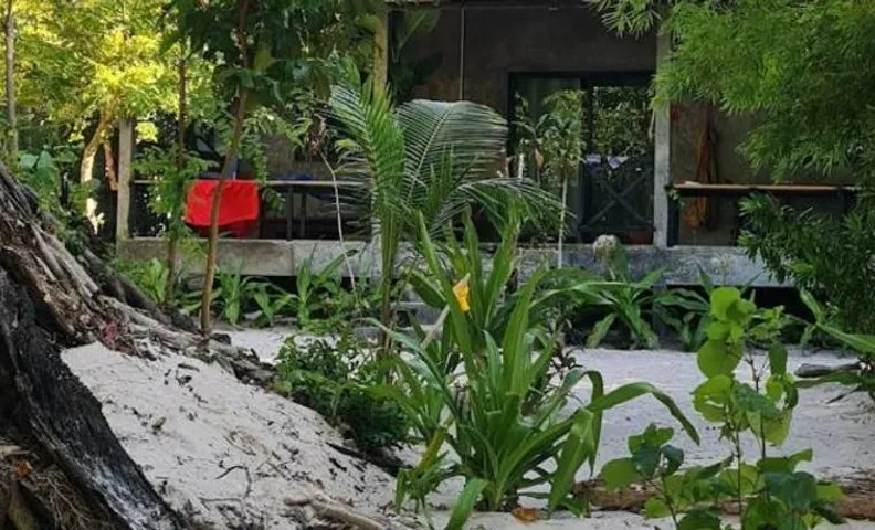Baan Ya-Nhom