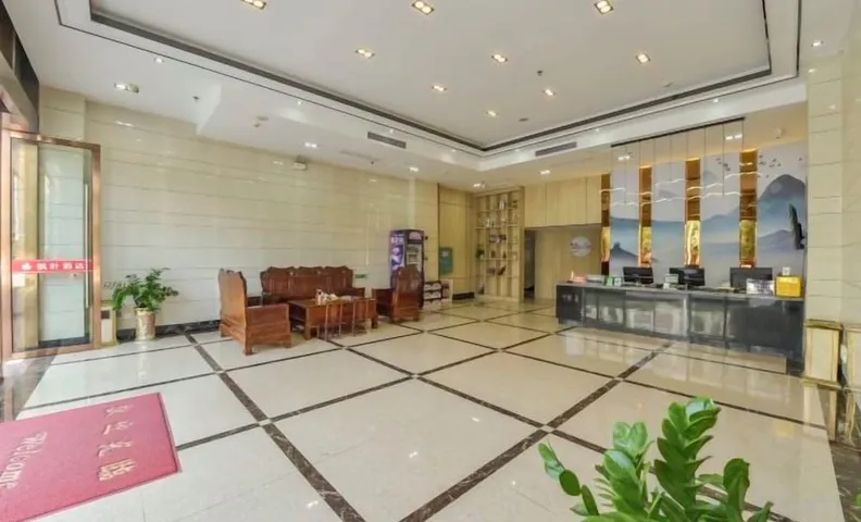 Maple Leaf Hotel (Lipu)