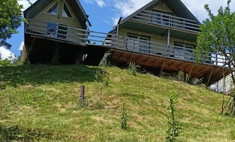 La Poalele Muntelui