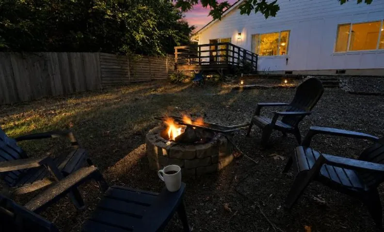 Near Mason Lake - Fast WiFi - Near Mason Hospital - Sleeps 7