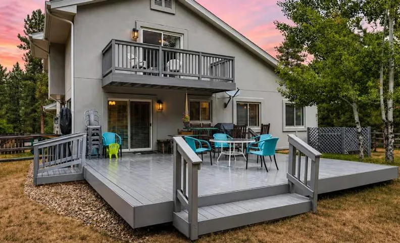 Mountain Views Deck & Big Yard