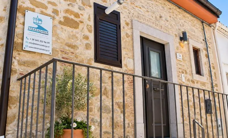 Strada larga