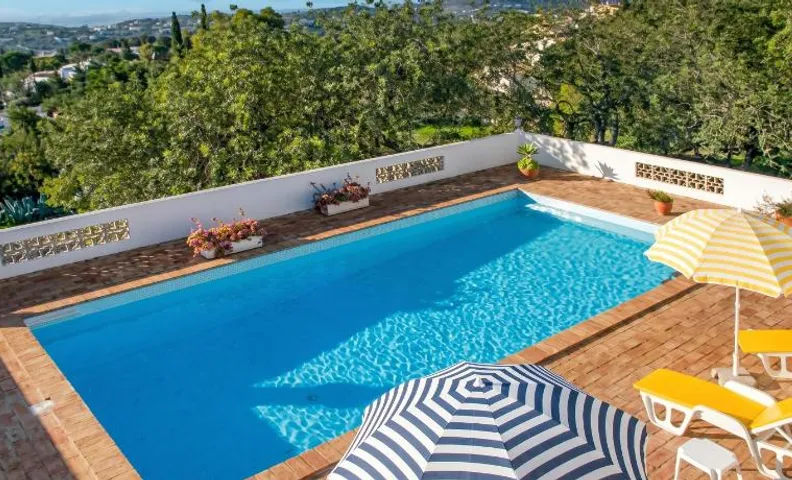 Charming House with Pool in Faro