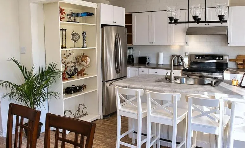 Sofi House in Barrie, 5 bedroom, pool table, PS4