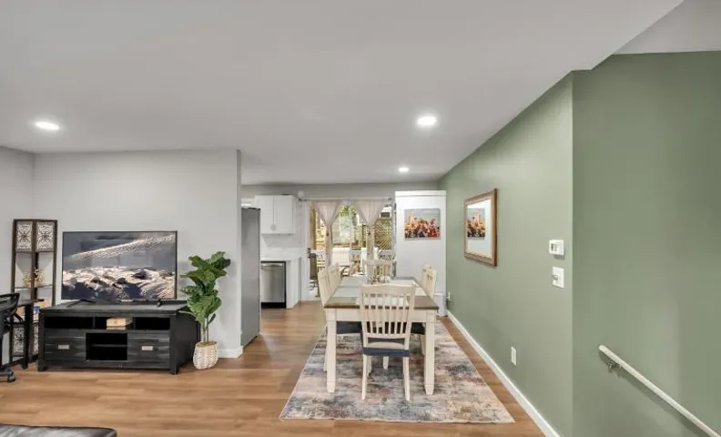 4 Beds, Near UNC, Packnplay, walk to Golf, Kids Essentials