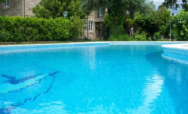 Charming villa with mountain view in Pedraça, pool