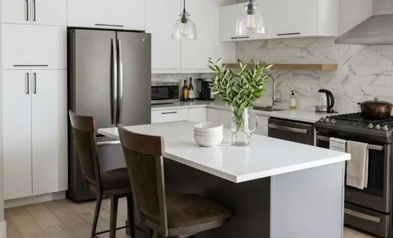 Comfy Bedrooms in a Home 8 Mins to YQM Airport & Downtown