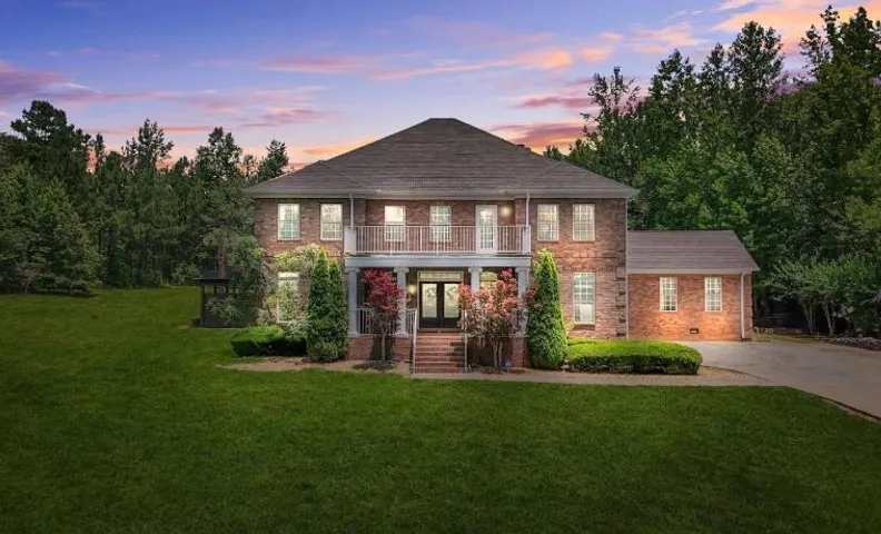 Washington Estate Poolside