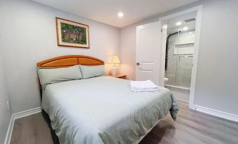 Cozy Rooms Near Subway