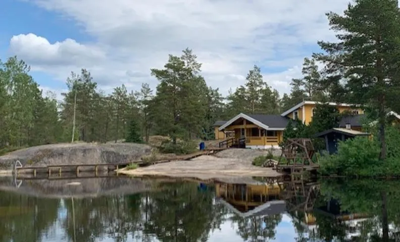 Luxury Holiday Home with Private Lake