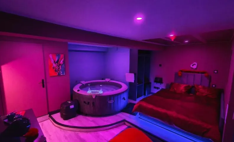 Chambre Romantique avec Spa Privé Intérieur