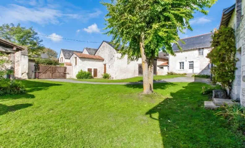 Maison spacieuse a Assay avec jardin et cheminee