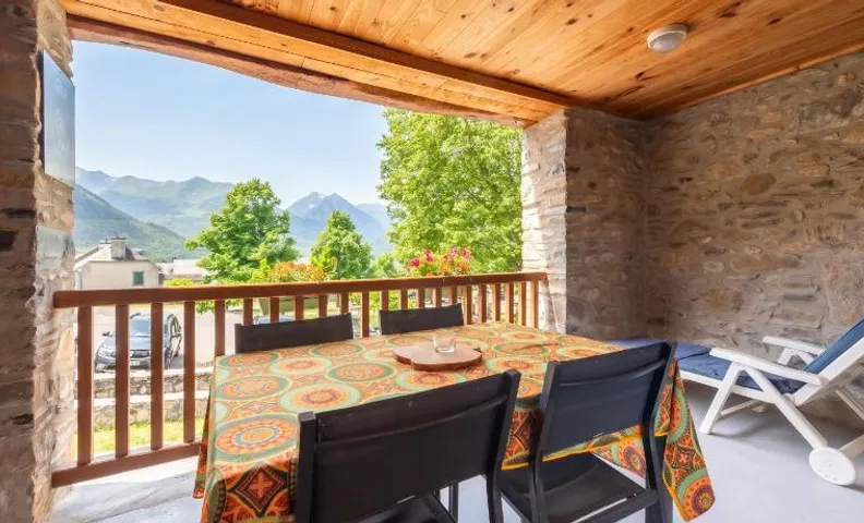 Maison de charme à Guchan avec vue sur la montagne et jacuzzi