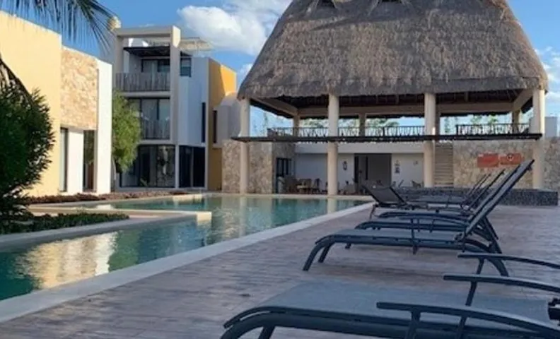 Telchac Villa de 3 pisos con club playa