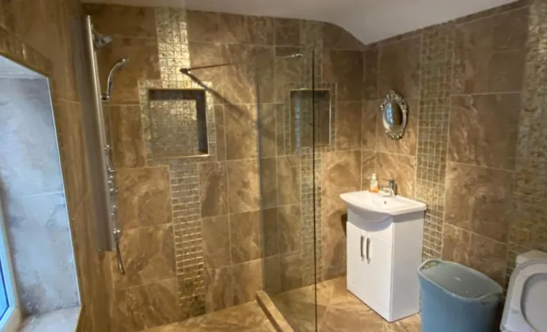 4 Bed house, downstairs bedroom & Ensuite & parking