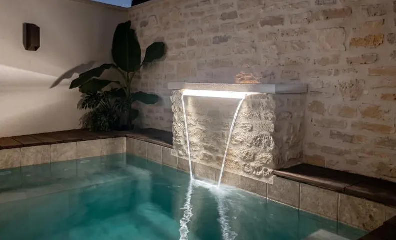 Maison de charme a Merindol + Jardin