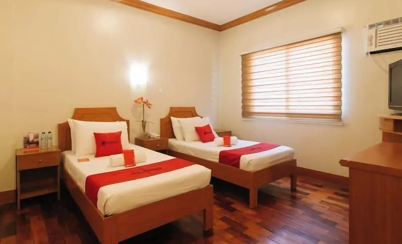RedDoorz Premium @ Nick Hotel Gerona Tarlac