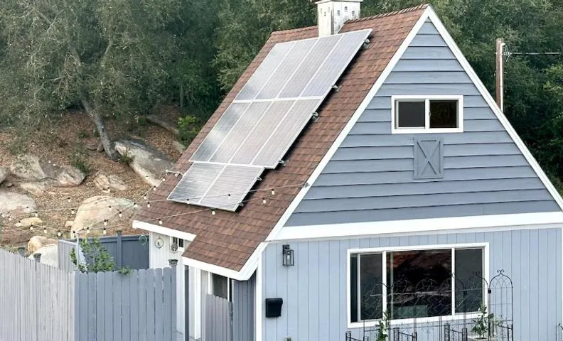Entire cozy guest house in rainbow near Temecula