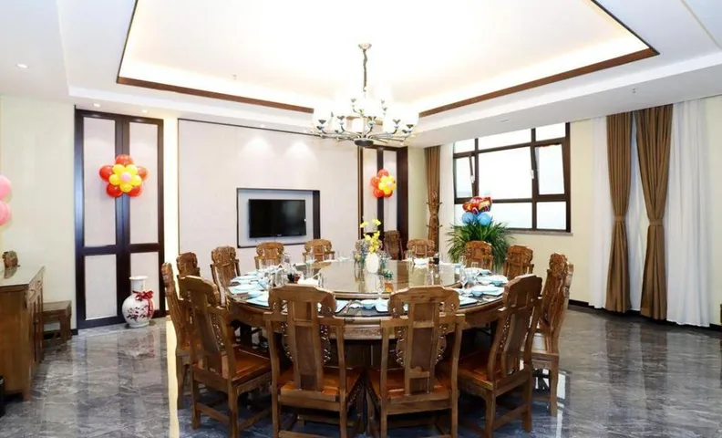 Huang He Hotel