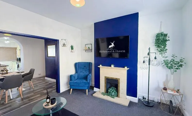 Charming 2 Bed House, Sleeps 5, Pet friendly, Contractors welcome