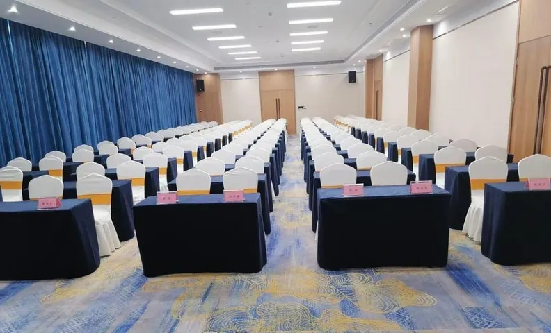 Vienna International Hotel (Guigang Guest World Plaza Gangnan Center)