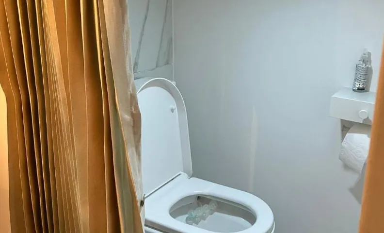 Petit CHAMBRE a BRUXELLES MIDI HAUTEUR