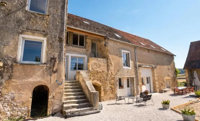 Le Puley est un petit village paisible situé au cœur de la Bourgogne.