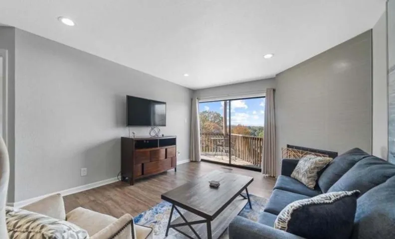 Hamilton Harbor Hideaway - Lake Views & Pool