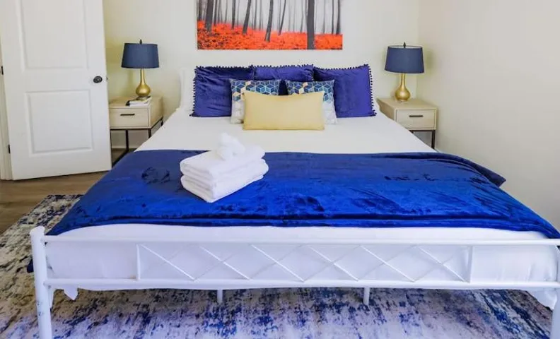 Manchaca 4 bedroom sleeps 10 Pool and Hot tub