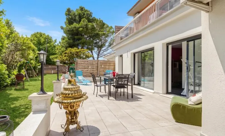 Villa confortable à Morières-lès-Avignon avec jardin privé