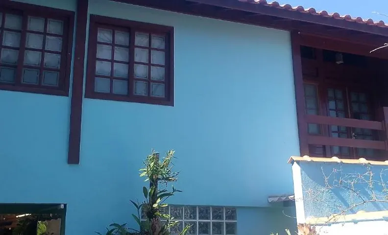 Charmosa Casa de Madeira, 700 metros da praia, estacionamento e Travel Proud Certified