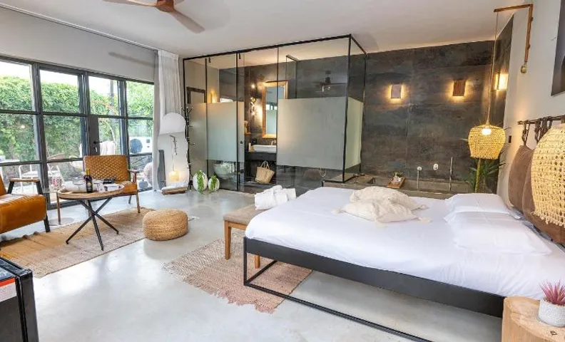 LEONTINE Suites