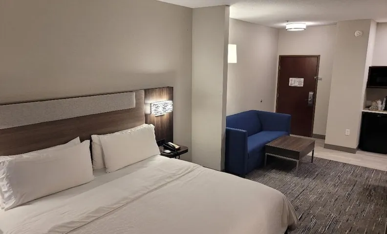 홀리데이 인 익스프레스 앤드 스위트 스타크빌 바이 IHG