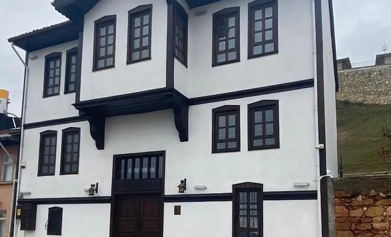 메치트 카프탄 코나기
