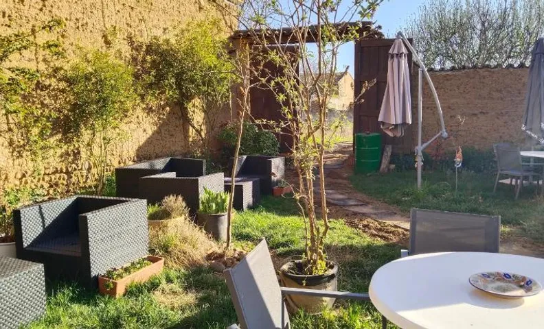 Las Hadas Albergue -solo para Peregrinos - Vegano -Bar