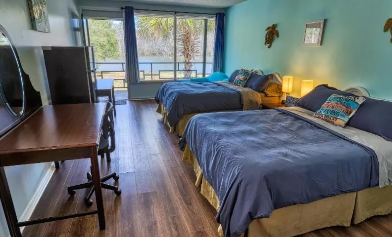 Bells Marina & Fishing Resort - Santee Lake Marion by I95 - Family Adventure, Pets on Request!