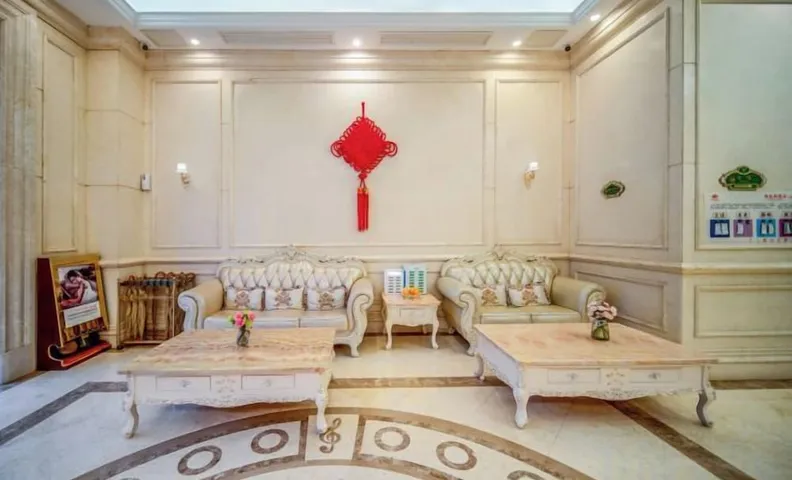 Vienna Hotel (Lingshan Liufengshan Pedestrian Street)