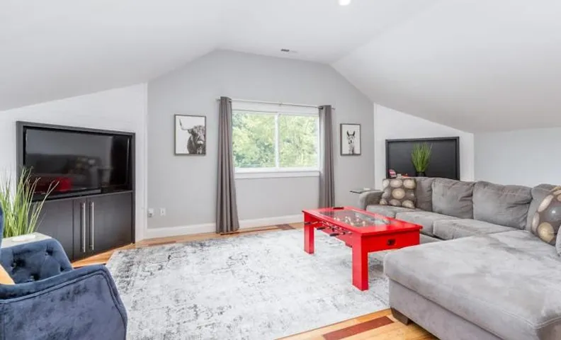Old Lytle Cove Rd - Upper Unit