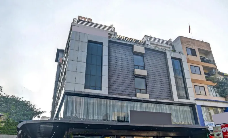 Super Townhouse Divya Palace