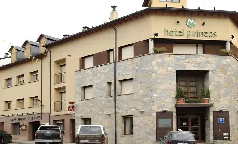 Hotel Pirineos