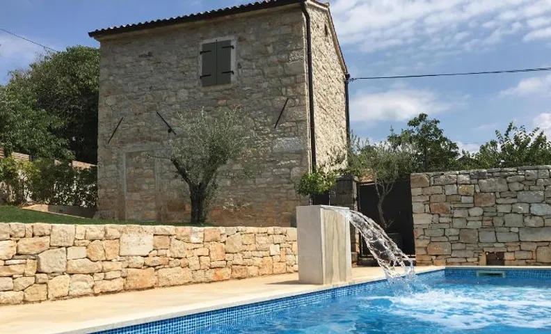 Villa Šterna II - Ferienhaus mit Pool und Garten