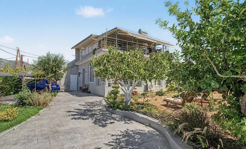 Olga's Modern Retreat, Loutraki