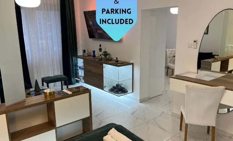 La Luna Premium Deluxe Apartment with Pool & Jacuzzi, Bikes and Secured Parking