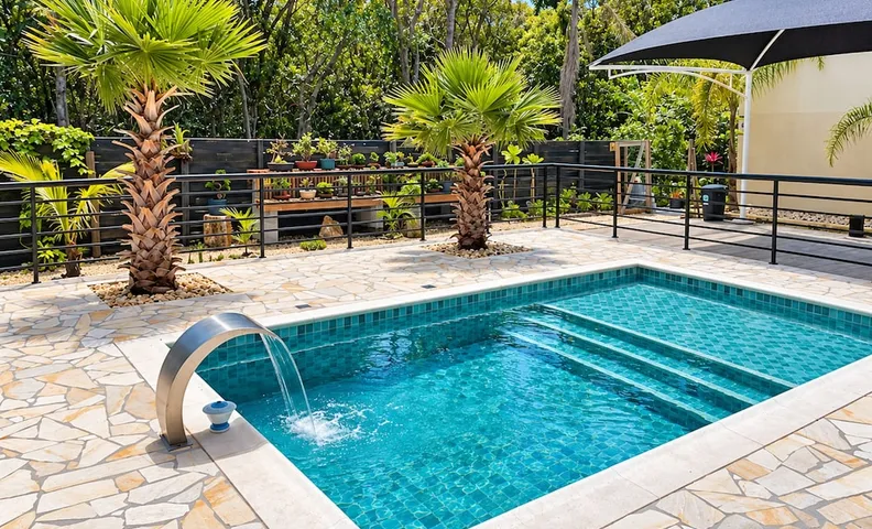 Casa Privativa com Piscina na Ferrugem