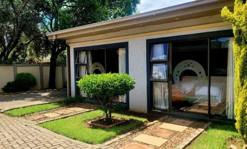 UNI Guesthouse