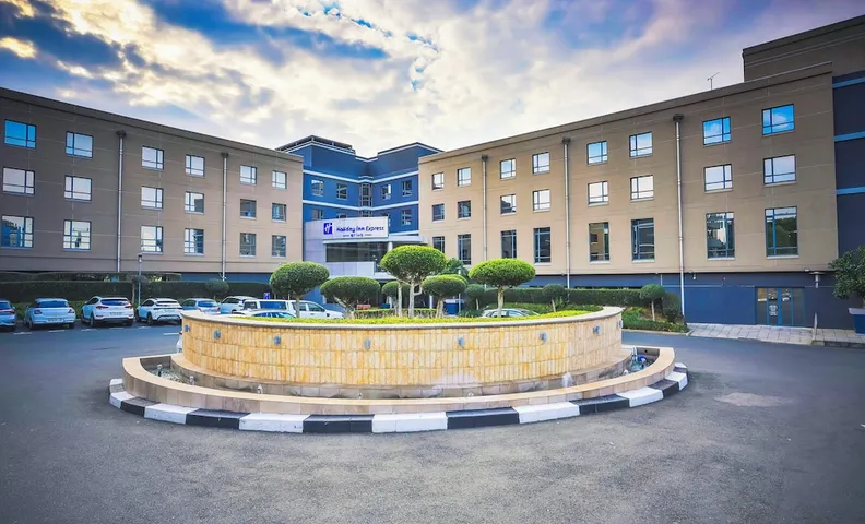 홀리데이 인 익스프레스 샌튼 우드미드 바이 IHG
