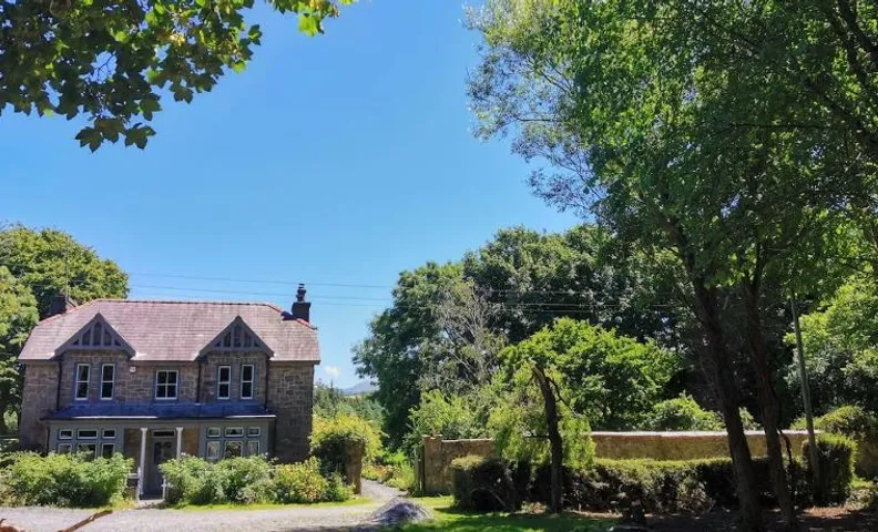 Ty Bryn Adda - Historic 19th century country house