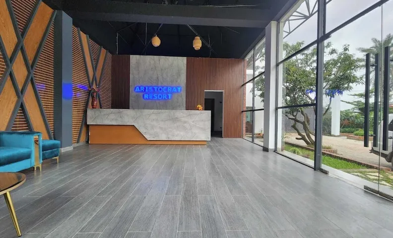 아리스토크랫 리조트, 푸르바찰